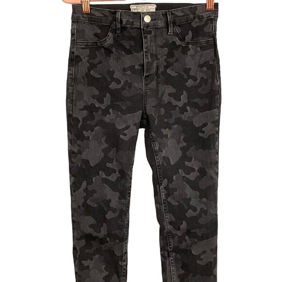 FREE PEOPLE Long Lean Black Subdued Camo High Waist Rise Jeans Skinny 27 Gorp - Picture 8 of 15